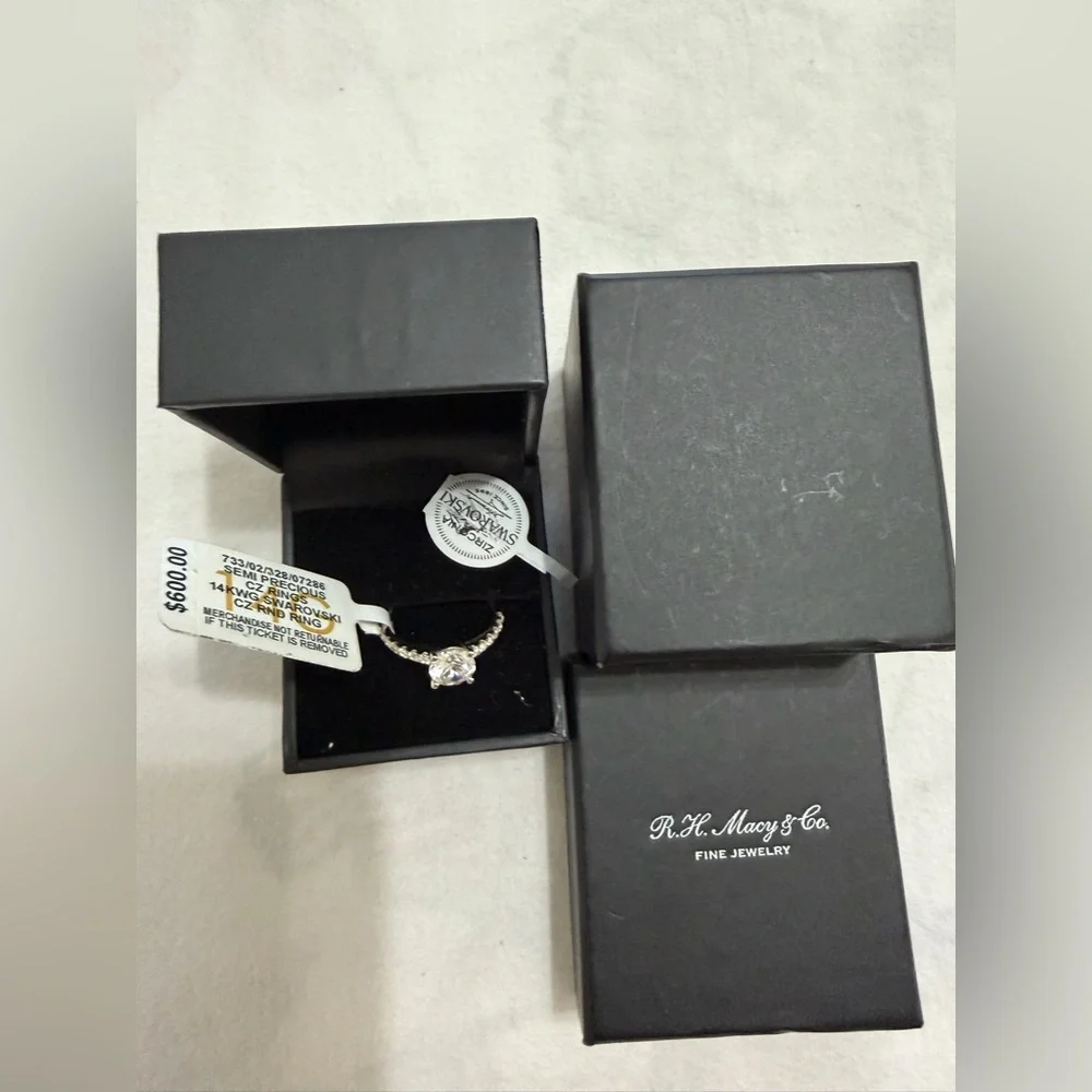 MACY’S 14 KARATS RHODIUM PLATED ROUND CUT RING - Picture 9 of 13